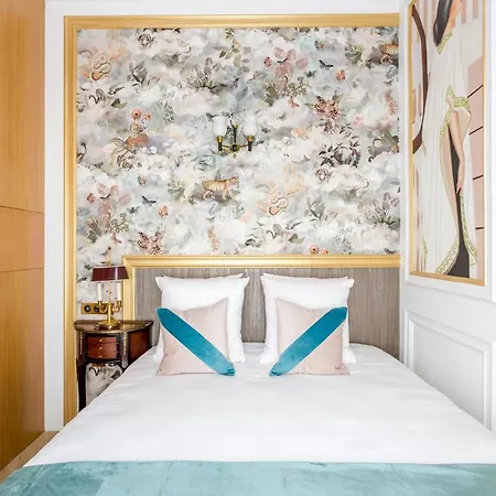 Luxury 2 Bedrooms 1 Bathroom With Shower Apartment-madeleine
