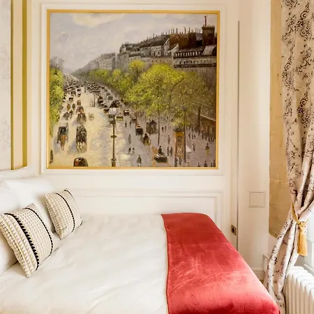 Luxury 2 Bedrooms 1 Bathroom With Shower Apartment-madeleine *